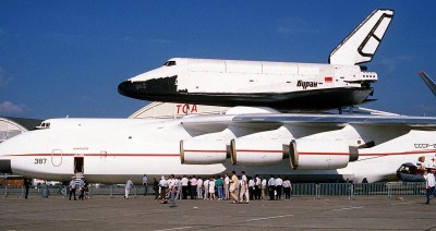 1280px-buran_on_an-225_le_bourget_1989_1.jpeg